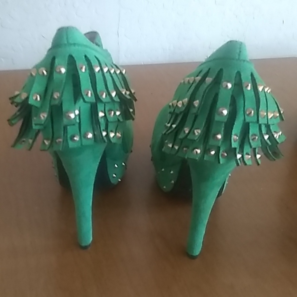 Heels - Picture 3 of 3